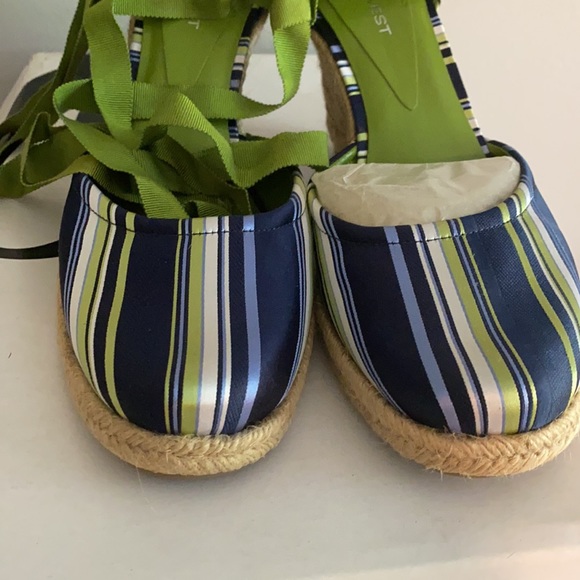 Nine west size 9 1/2 never worn strip espadrilles - Picture 5 of 6